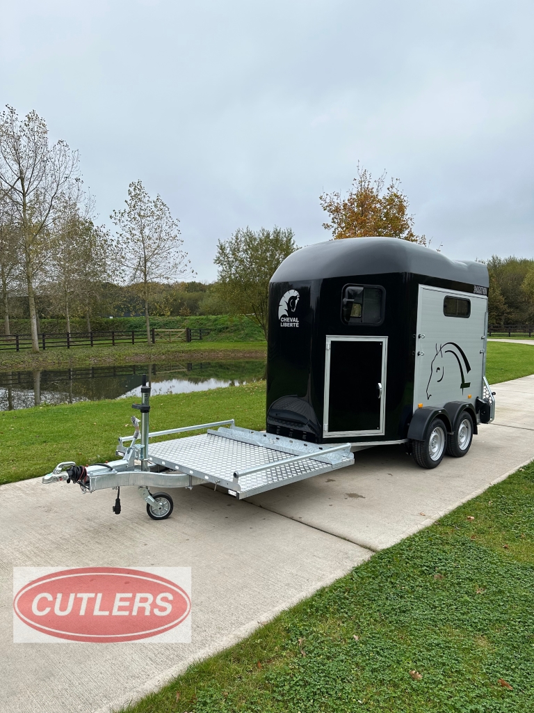 Cheval Liberté Gold Marathon front tow hitch and A frame coupling system