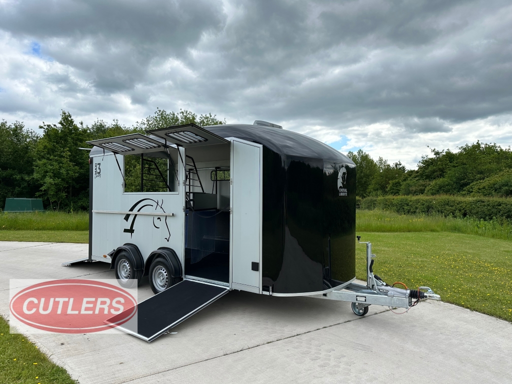 Cheval Liberté Maxi 3 Living horse trailer for sale UK with living area rear ramp and side unloading system