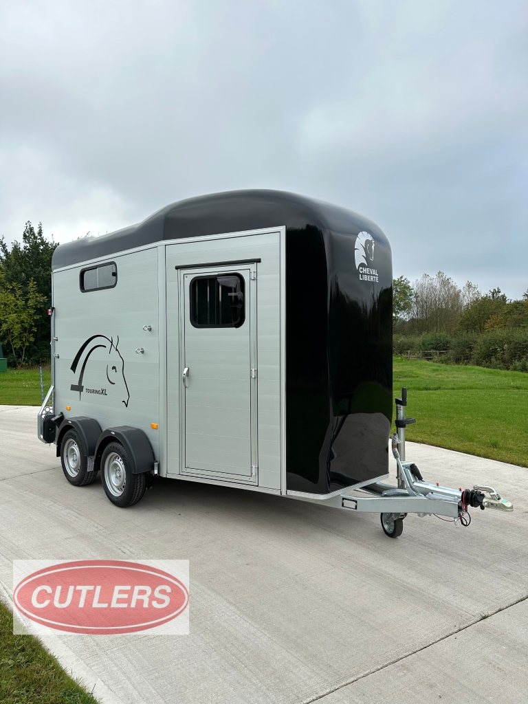 Side view of Cheval Liberté Touring Country XL horse trailer showing aerodynamic front and aluminium body