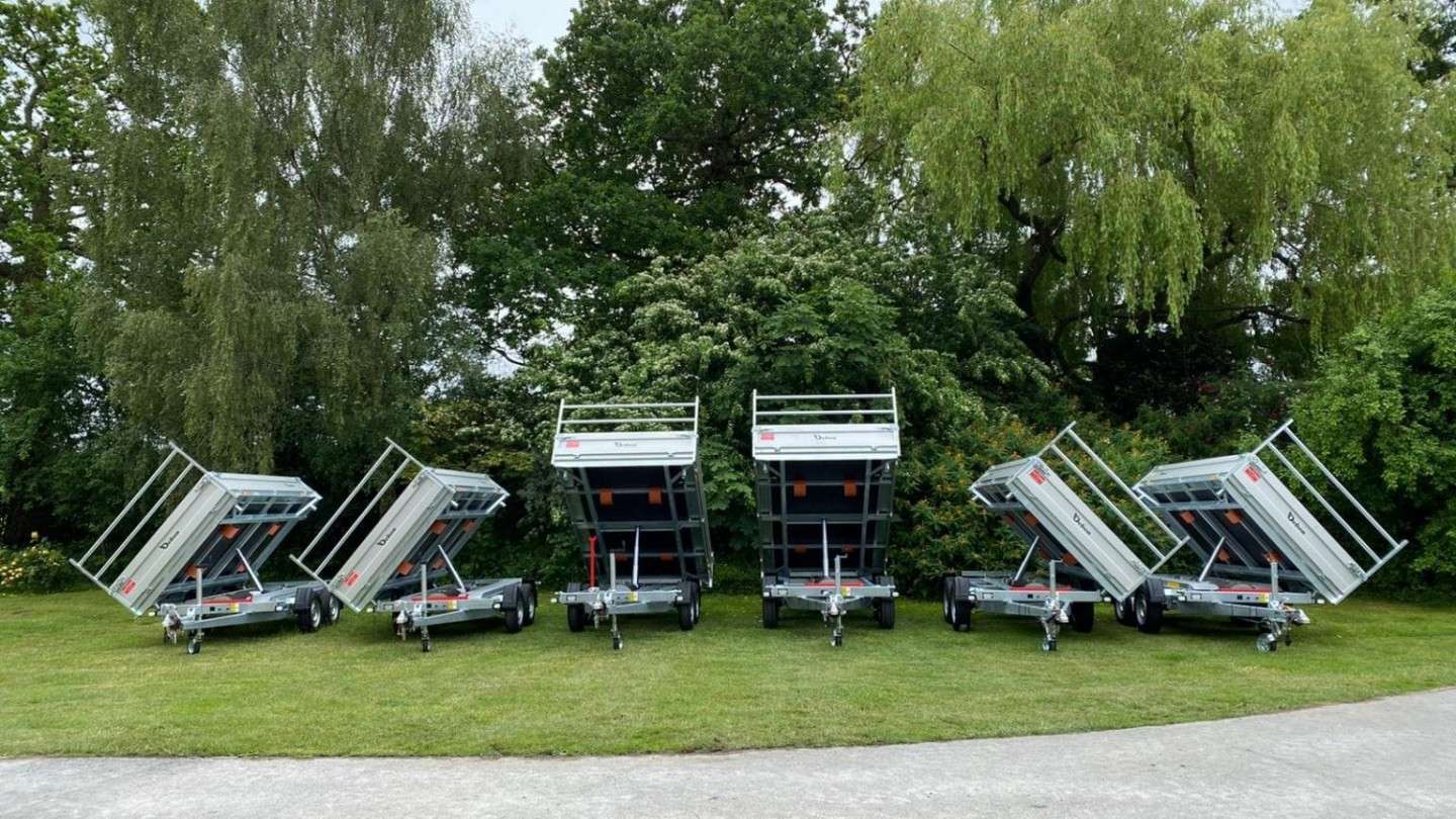 Debon Range of tipper trailers with raised beds showing hydraulic tipping function